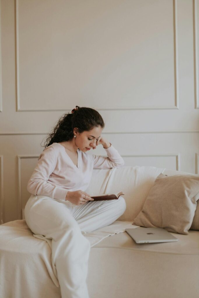 mujer leyendo