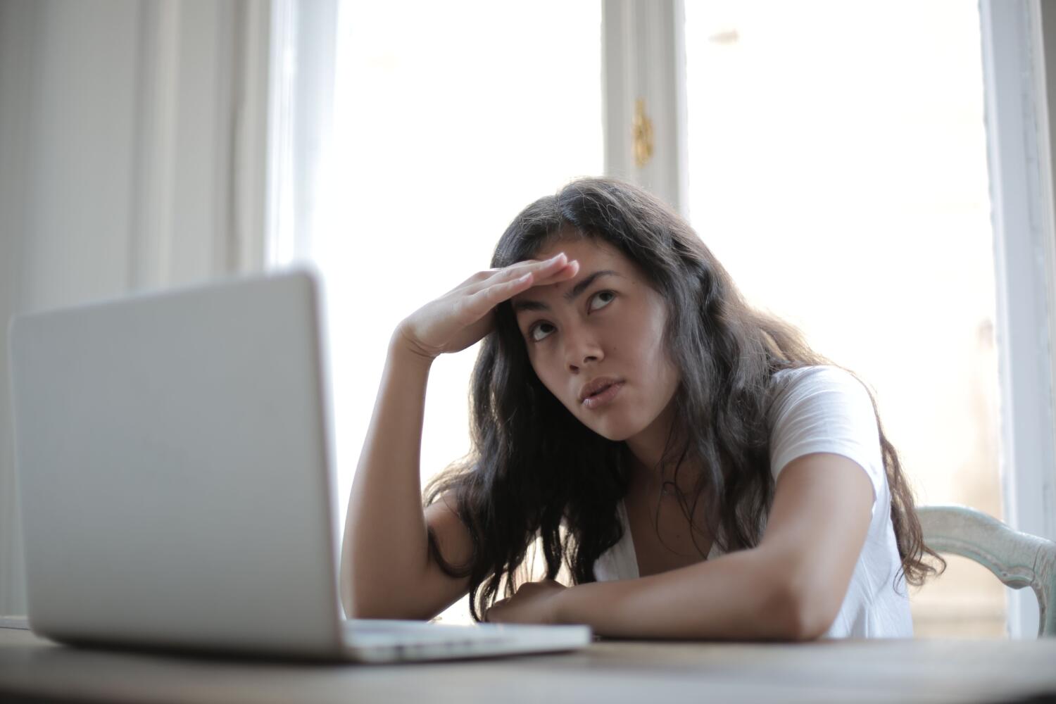mujer aburrida